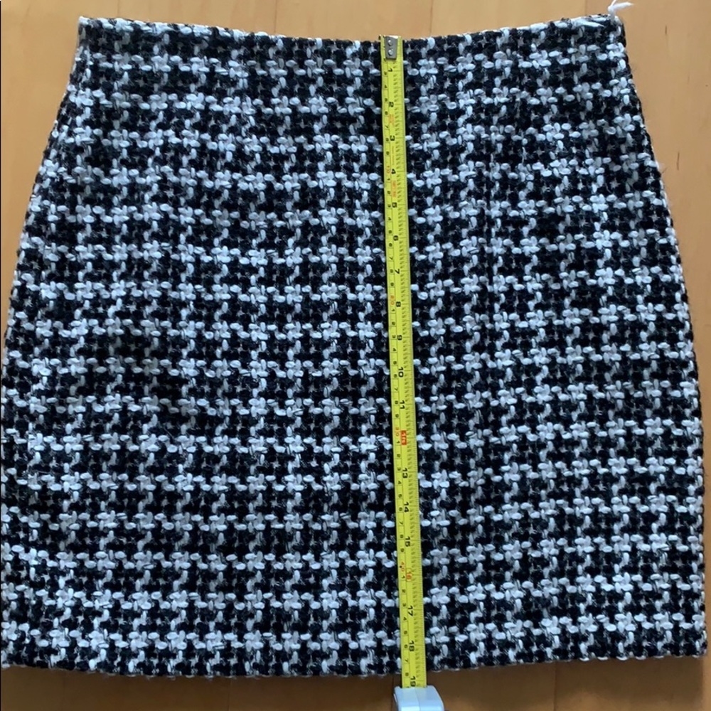 Classic Design Skirt - Picture 4 of 6
